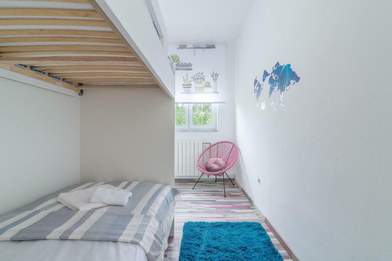 S&I Peaceful Holiday Home With Pool & Jacuzzi Galovac  Bagian luar foto