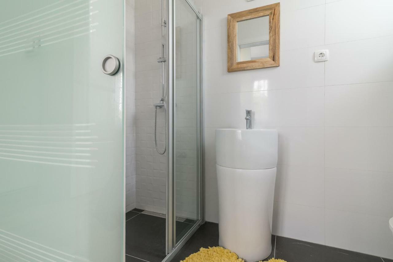 S&I Peaceful Holiday Home With Pool & Jacuzzi Galovac  Bagian luar foto