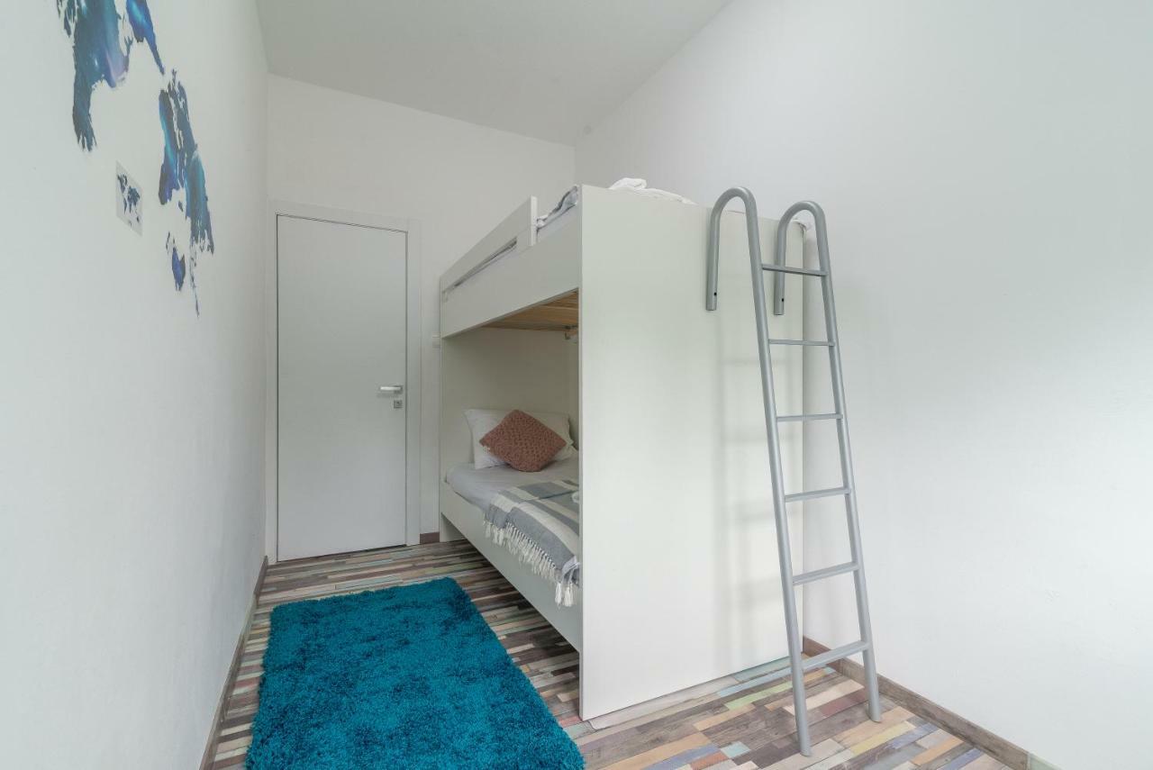S&I Peaceful Holiday Home With Pool & Jacuzzi Galovac  Bagian luar foto